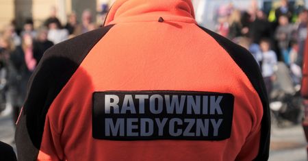 Dramatyczne sceny na SOR w Wołominie. Zakrwawiony pacjent pobił ratownika