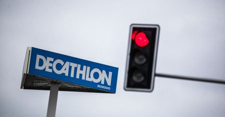 Decathlon wycofuje sprzęt do wspinaczki. "Potencjalne wady"
