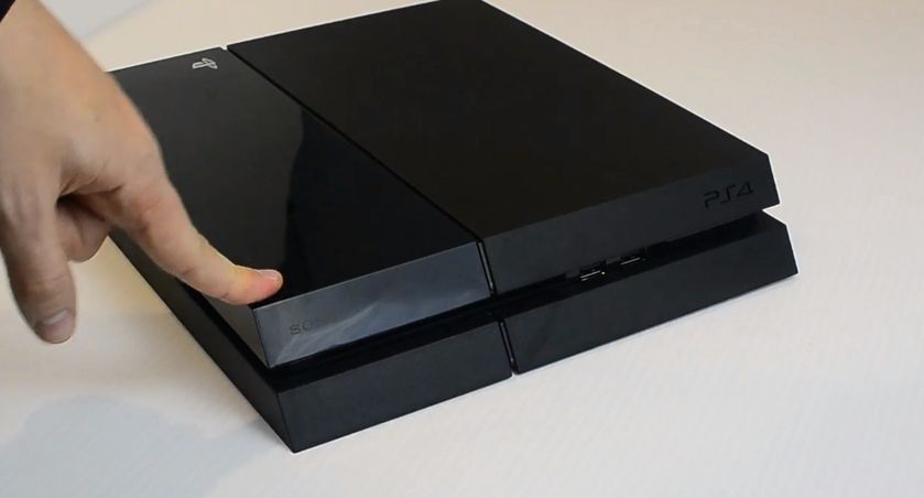 Krótka piłka: Jak poradzić sobie z gibającą się na boki konsolą PS4?