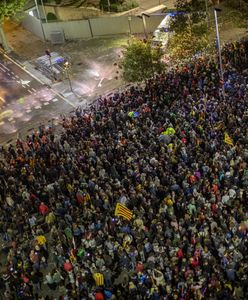 Hiszpania. Kolejna burzliwa noc. Starcia demonstrantów z policją