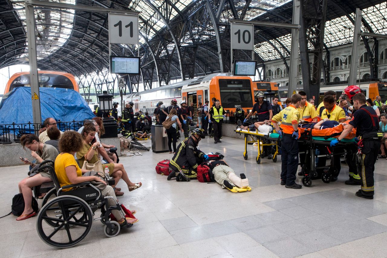 Hiszpania: wypadek kolejowy w Barcelonie. 48 osób rannych