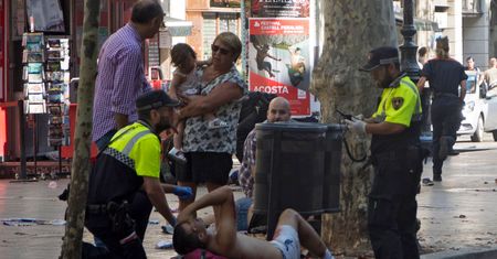 Krwawy zamach w Barcelonie. Van wjechał w tłum. ISIS: To nasz atak