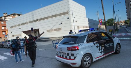 Barcelona: uzbrojony w nóż mężczyzna wtargnął na komisariat. Krzyczał "Allahu akbar"