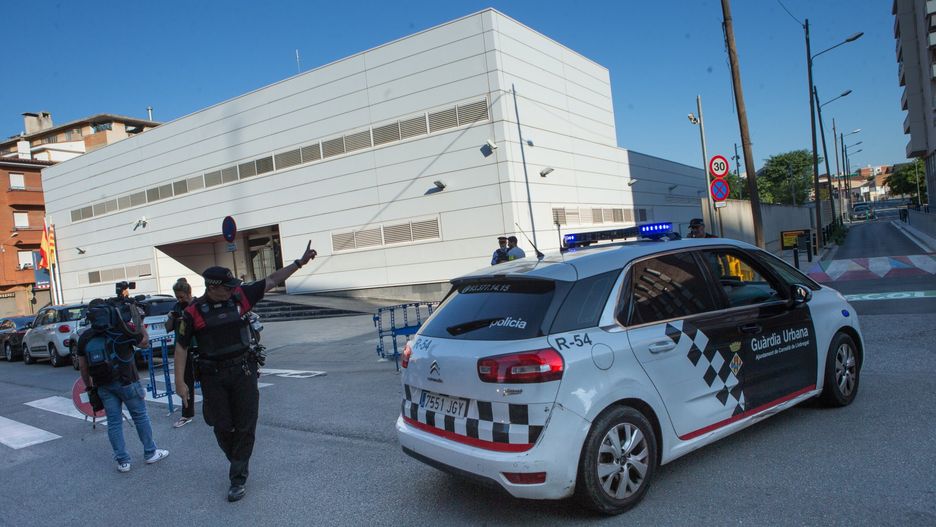 Nożownik wdarł się na jeden z komisariatów w Barcelonie