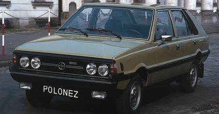 Jedziesz oglądać piramidy, a tam Polonez. Polskie auto w Egipcie?