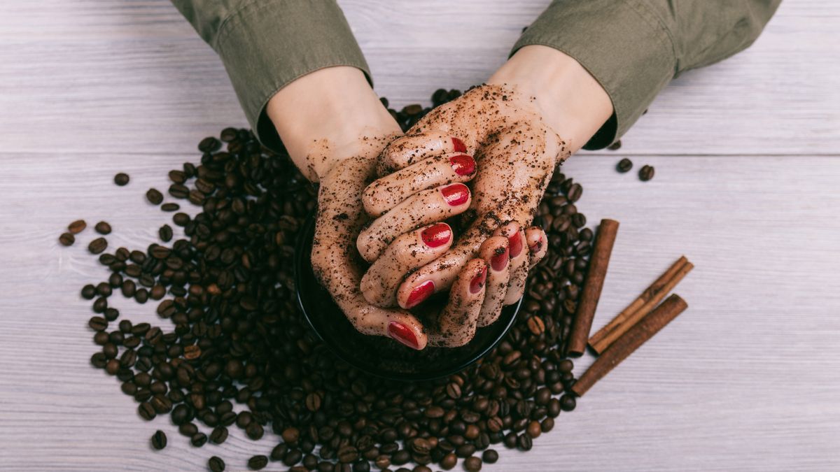 Scrub z kawy to tani i skuteczny kosmetyk do twarzy i ciała