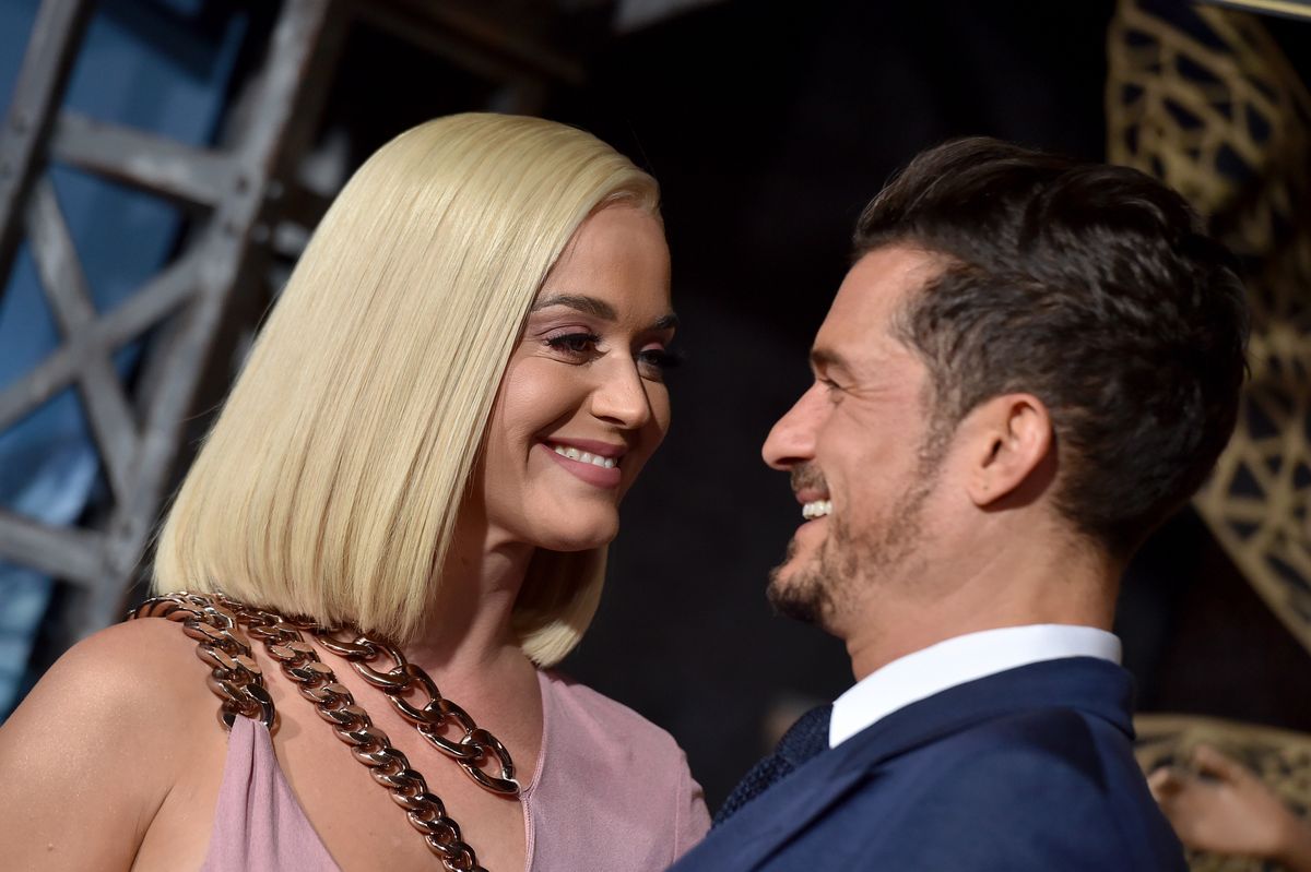 Katy Perry i Orlando Bloom zaręczyli się rok temu. Fani pytają: "kiedy ślub?"