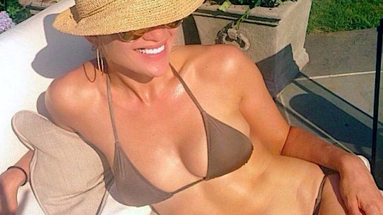 Jennifer Lopez pokazała brzuch