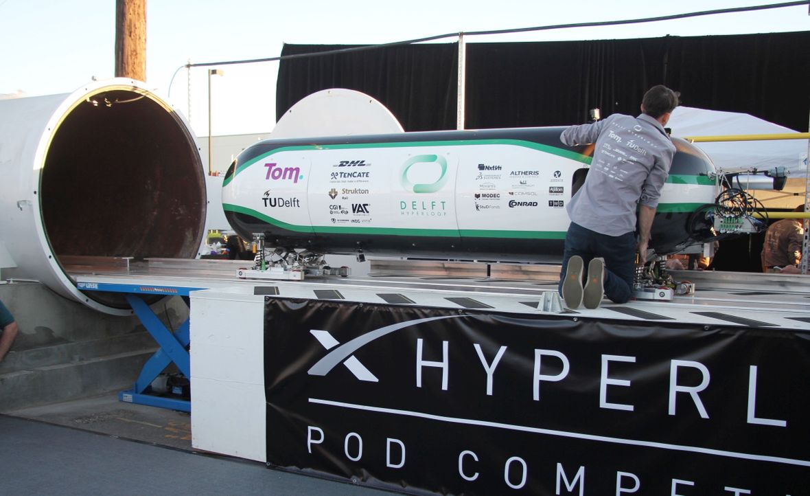 Jeden z prototypów systemu transportu hyperloop na konkursie Elona Muska 