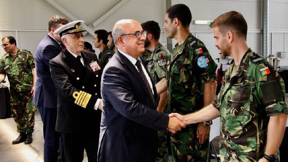 Z bazy wojskowej w Portugalii skradziono broń. Były minister obrony oskarżony