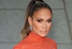 Jennifer Lopez chwali się boskim ciałem. Zasłoniła się jedynie skrawkiem materiału