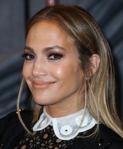 Jennifer Lopez zmieniła fryzurę. Ścięła i przefarbowała włosy na blond