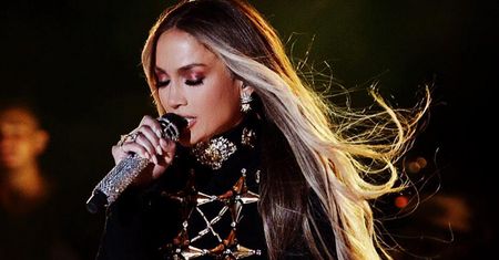 Jennifer Lopez znowu przesuwa granicę dobrego smaku