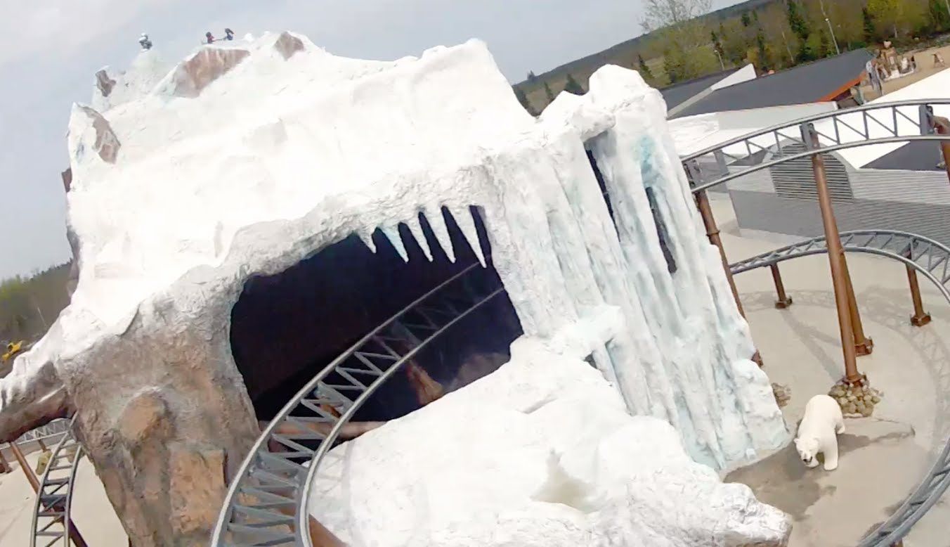 Polar X-plorer - umiejscowiona w zimowej scenerii najszybsza kolejka górska w Legolandzie