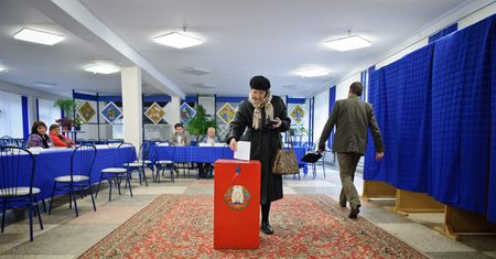 Wybory na Białorusi. Operator telewizji pobity przez milicjantów