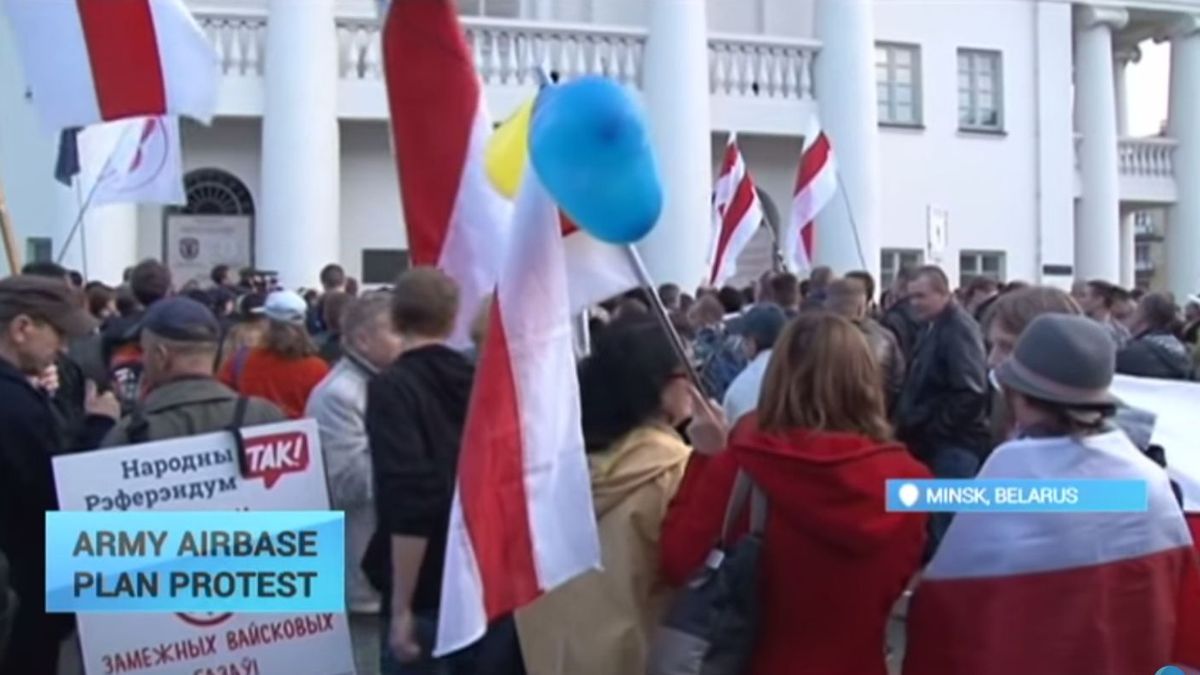 Protesty w Mińsku dotyczące rosyjskiej bazy wojskowej.