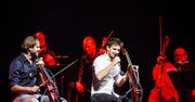 Prześliczni wiolonczeliści o rockowych duszach. 2Cellos wystąpią w Krakowie
