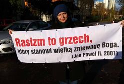 Wyprowadzili ją w trakcie mszy z kościoła. Wszystko przez transparent z cytatem słów papieża