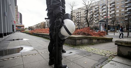 Policjant do kobiety "siadaj kur..o"? Komendant: badamy sprawę