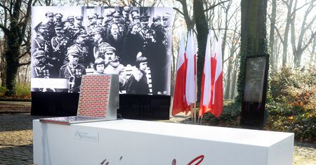Ławka niepodległości za 30 tys. zł. musiała przejść remont. Przestała grać