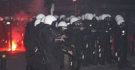 "Co mam mu za ten tysiąc trumnę kupić?" Żony policjantów o L4 przed 11 listopada