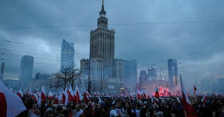 Marsz Niepodległości w Warszawie kontra marsz "biało-czerwony"