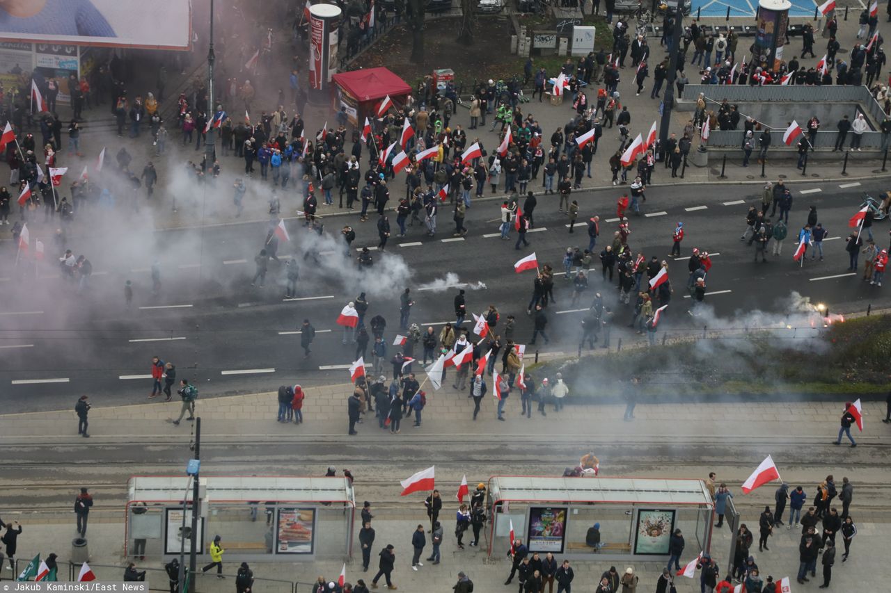 Incydenty na Marszu Niepodległości. Samochód stanął w ogniu