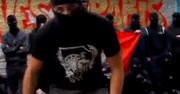 Szli z rasistowskimi hasłami przez centrum Warszawy. Chcą to powtórzyć na Marszu Niepodległości
