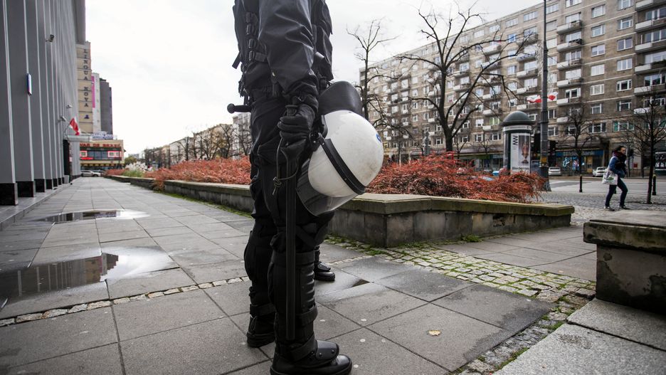 Policjant miał powiedzieć do kobiety "siadaj kur...o"