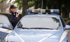 Polak ugodzony nożem w Genui. Pomógł mu bezdomny