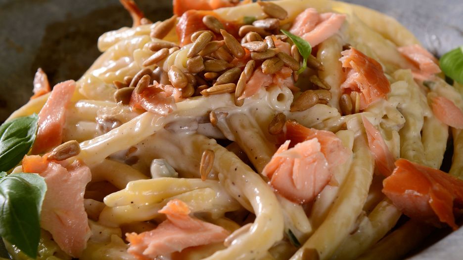 Spaghetti z łososiem i kremowym sosem śmietanowym. Szybko i smacznie