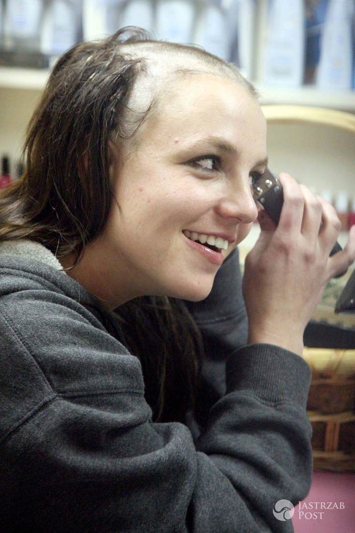 Britney Spears zgoliła sobie włosy - 2007 rok