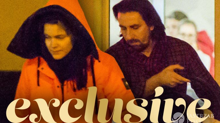 Natalia Jakuła i Tomasz Iwan z dzieckiem pod szpitalem