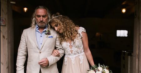 Suknia ślubna Lary Gessler na aukcji WOŚP. Zdecydowanie wyróżnia się na tle innych