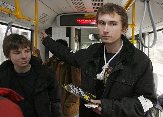 Ze stryczkiem na szyi jeździli autobusem