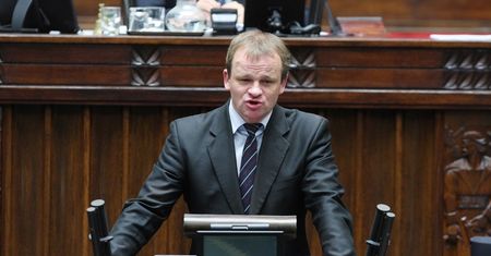 Opłata drogowa "to nie będzie odczuwalny uszczerbek". Poseł usprawiedliwia paliwo+
