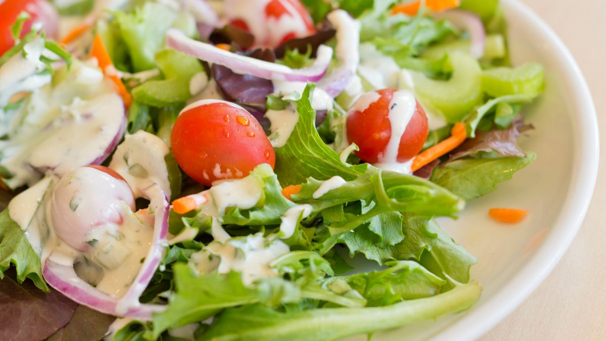 Chrupiąca sałatka grillowa. Jak ją przygotować?