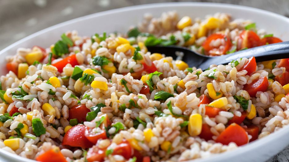 Szybka sałatka ryżowa. Genialny przepis na lato