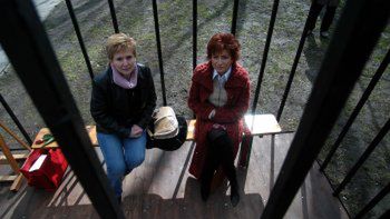 Grażyna Bukowska i Katarzyna Nazarewicz w klatce