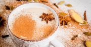 Rozgrzeje w chłodny dzień, orzeźwi w czasie upału. Jak zrobić chai latte?