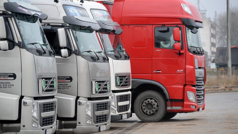 13 kierowców zaparkowało swoje ciężarówki