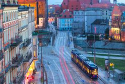 Wrocław: Świąteczne zmiany w MPK. Jak będą kursowały tramwaje i autobusy w sylwestra i Nowy Rok?