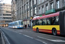 Naklejki antyaborcyjne z ostrzem we Wrocławiu. Można się zranić