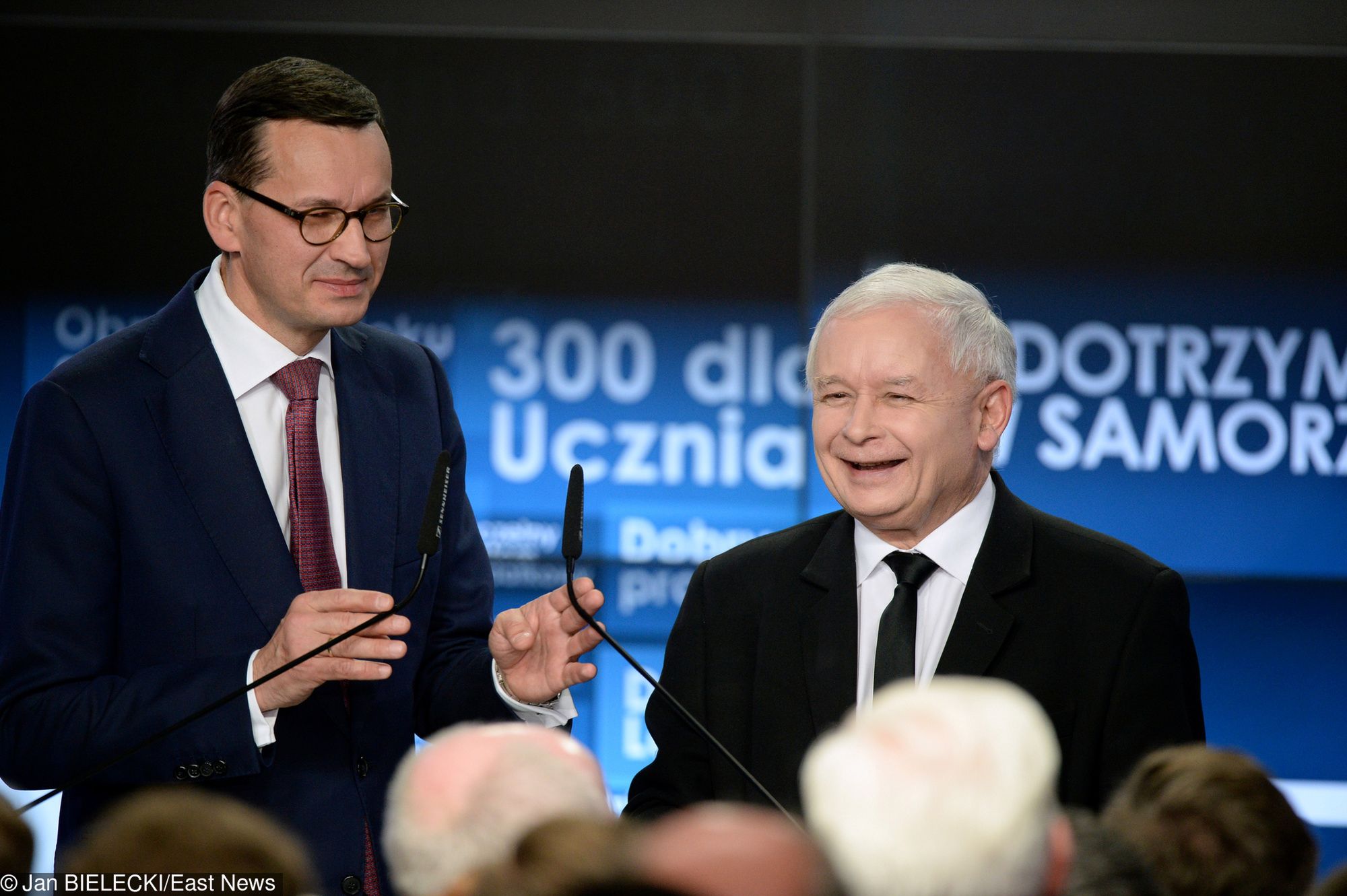 Jedyny moment szczerej radości. Premier mówi Kaczyńskiemu, że jest on kapitanem drużyny 