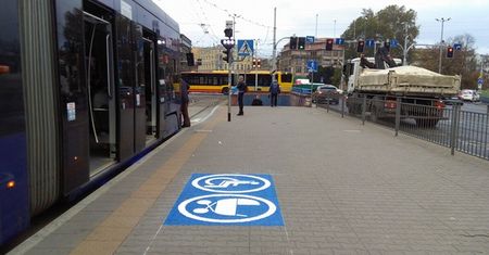 Wrocław: nowe znaki przy przystankach
