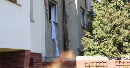 Wrocław. Kobieta wypadła z okna, schodząc po prześcieradle