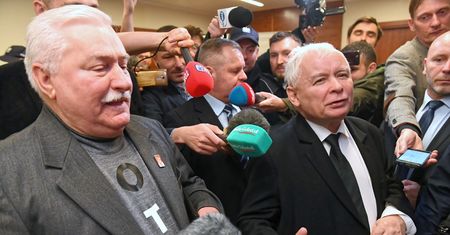 Lech Wałęsa w oko w oko z Jarosławem Kaczyńskim. Wymiana zdań w sądzie