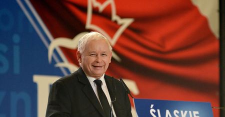 PiS podkreśla, że za jego rządów Polska "wstała z kolan". Najwyraźniej coś poszło jednak nie tak