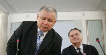 Olszewski znów krytykuje Kaczyńskiego. Tym razem w sprawie pensji posłów