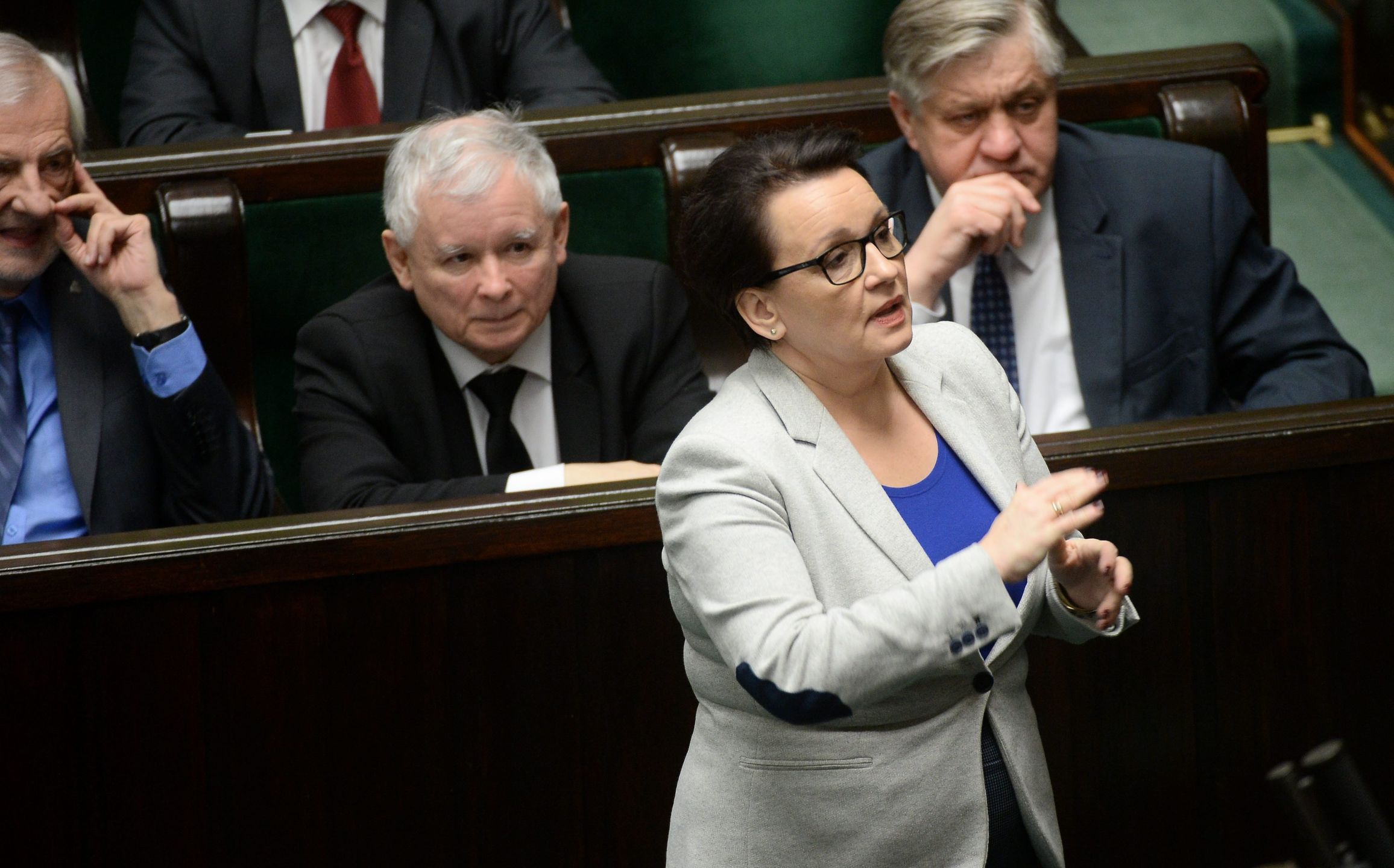 Minister Anna Zalewska, za nią Jarosław Kaczyński